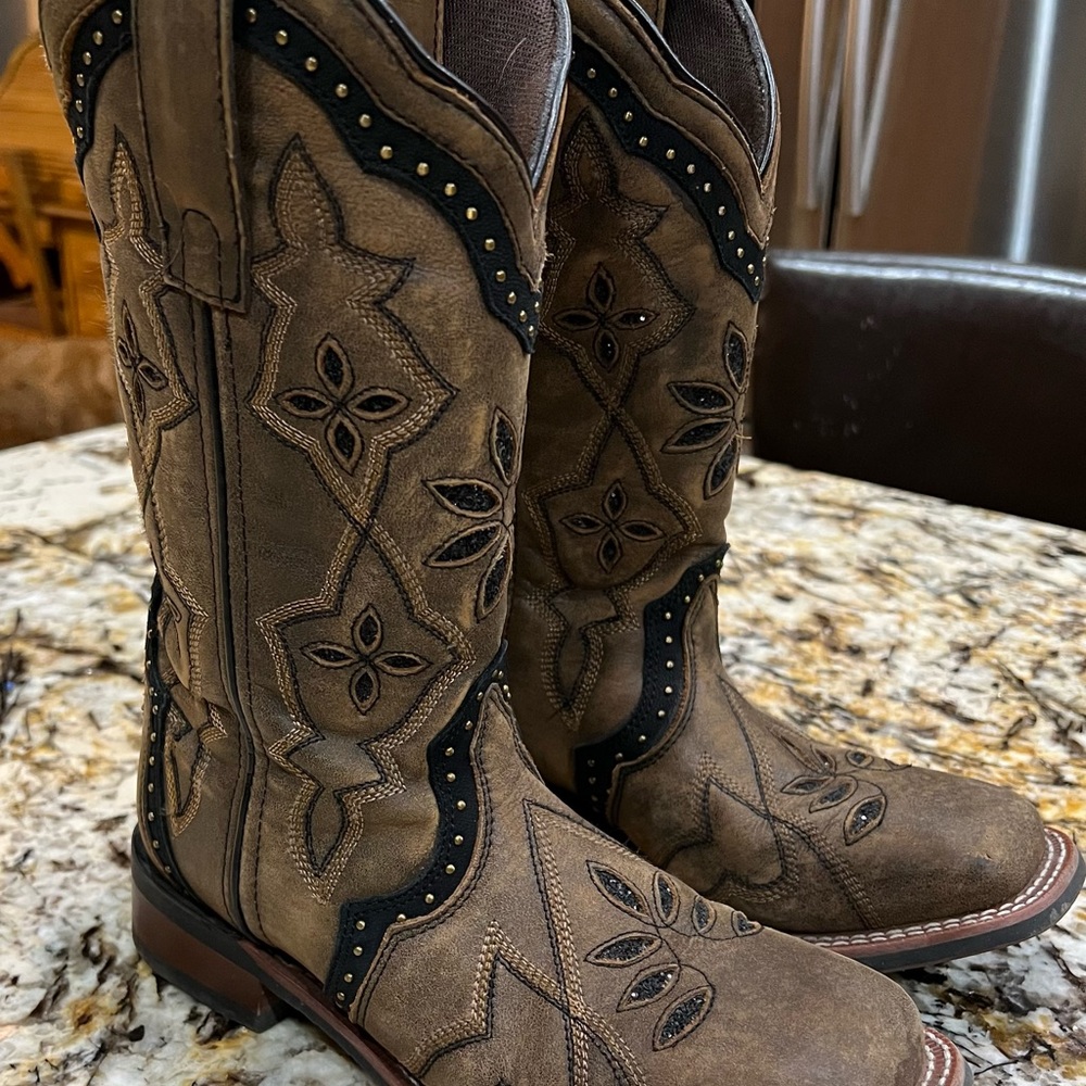Laredo 7.5 M like new shape, womens